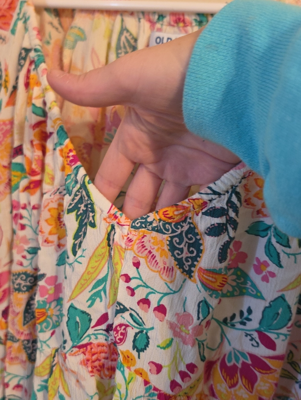 Old Navy Floral V Neck Balloon Sleeve Blouse. In EUC - Picture 5 of 7